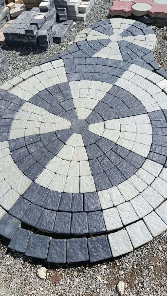 Circle kit cabro in grey and charcoal showing the tapered blocks and outer rings